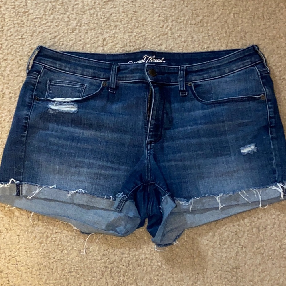 Dark denim Universal Thread shorts. Size 14.